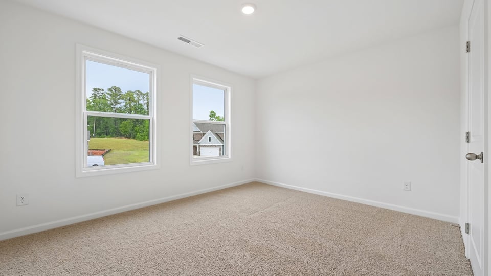 additional bedroom with window, carpeting, closet