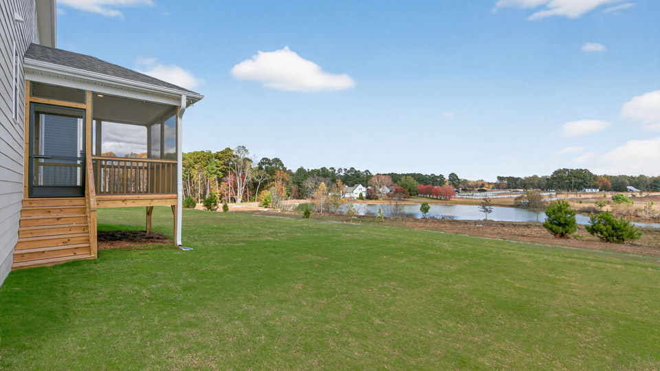 * Photos are not of actual home or interior features and are representative of floor plan only. *