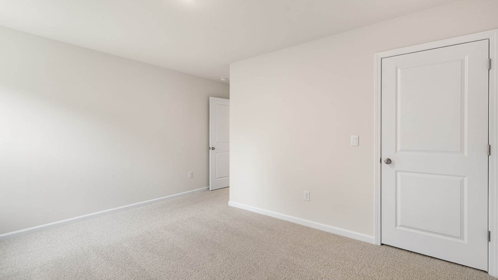 bedroom with carpet flooring