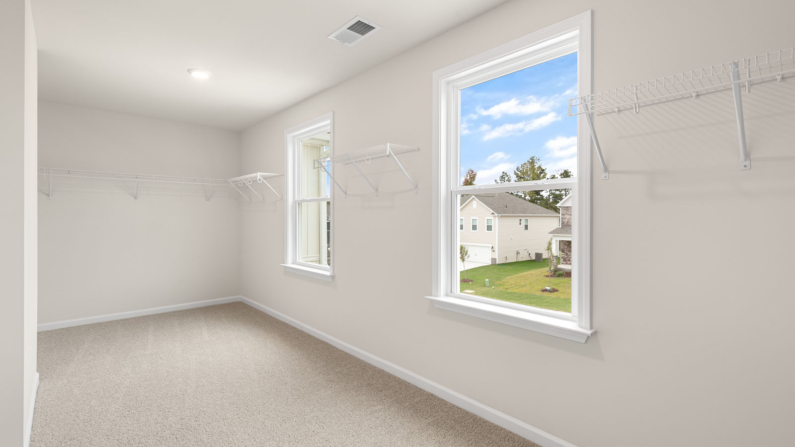 bedroom with carpet flooring