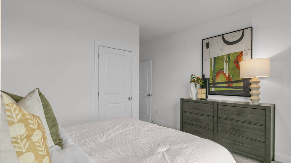 additional bedroom with window, carpeting, closet