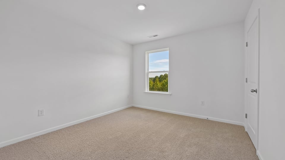 bedroom with carpet flooring