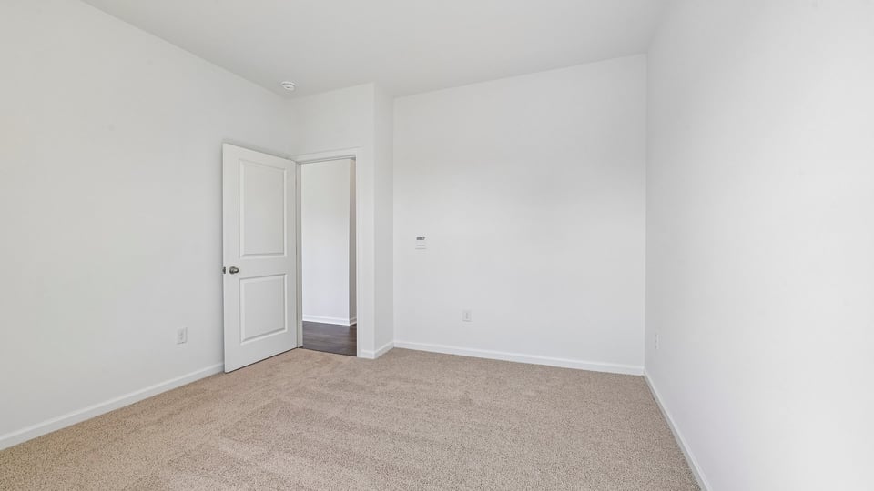bedroom with carpet flooring