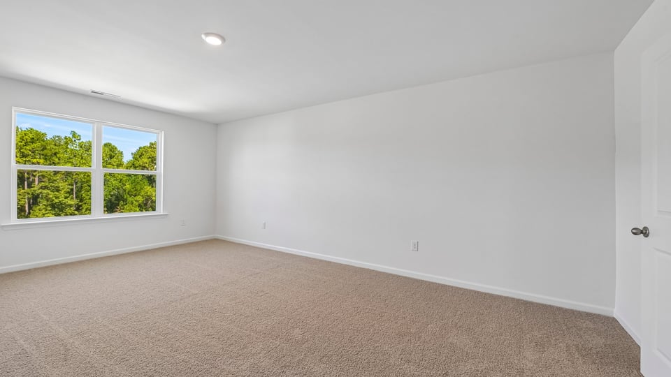 bedroom with carpet flooring