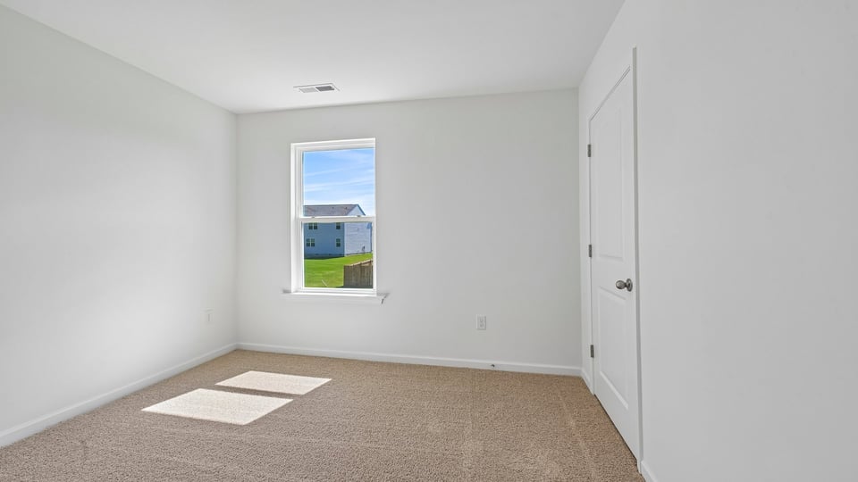 bedroom with carpet flooring