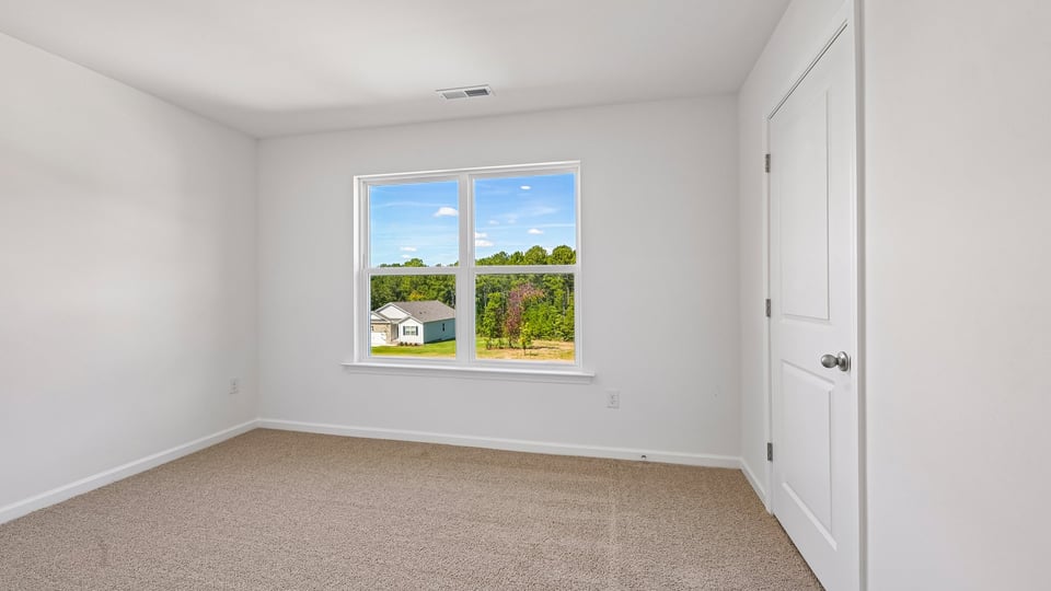 bedroom with carpet flooring