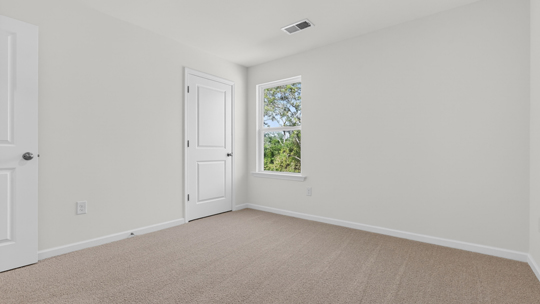 bedroom with carpet flooring