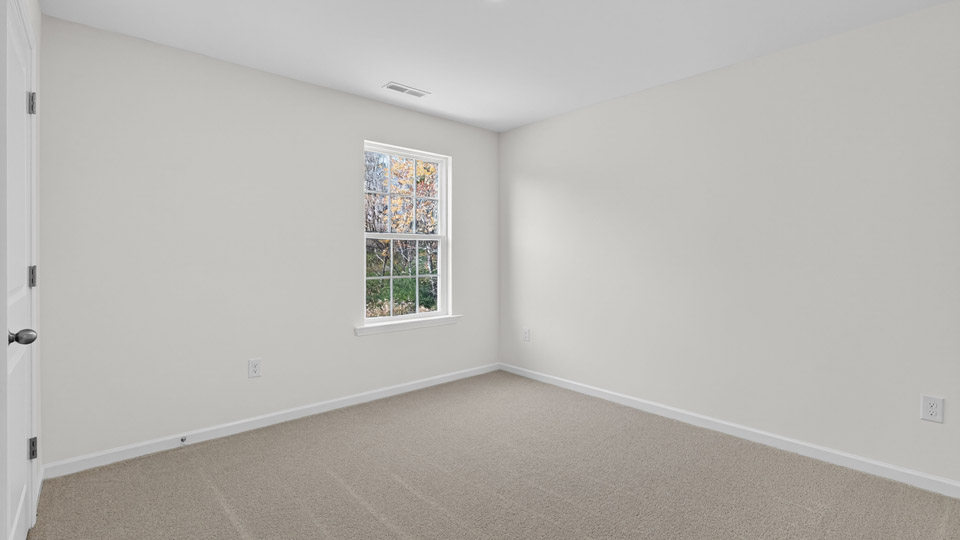 Bedroom with carpet floor and closet