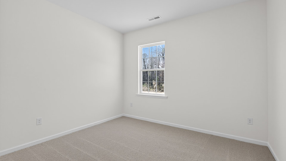 Bedroom with carpet floor and closet
