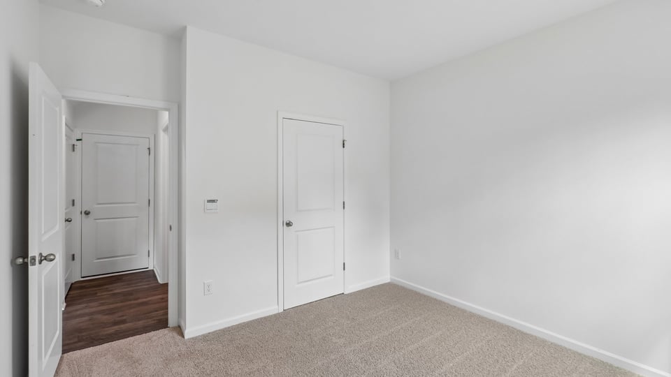 bedroom with carpet flooring