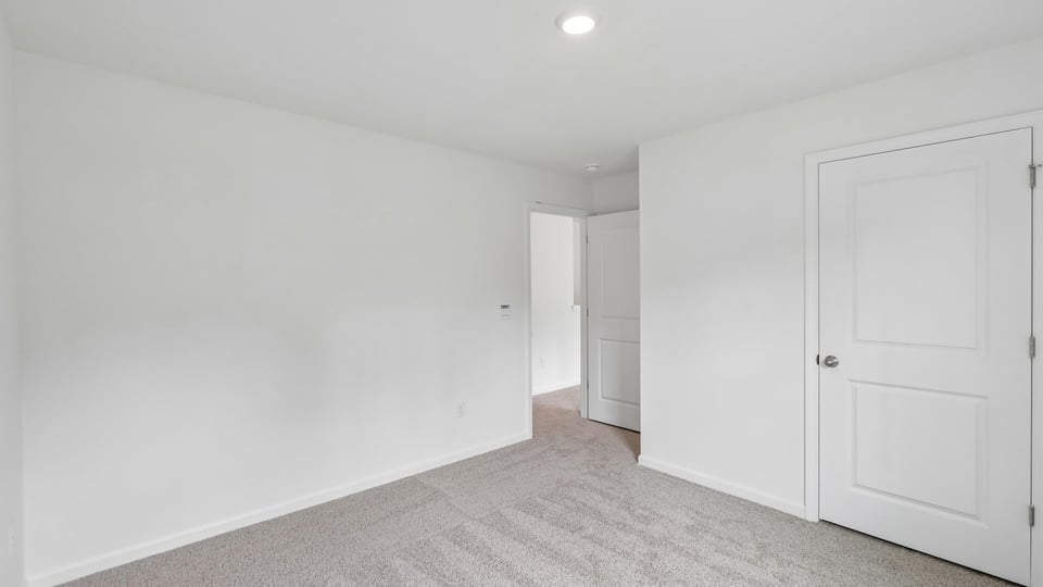 bedroom with carpet flooring