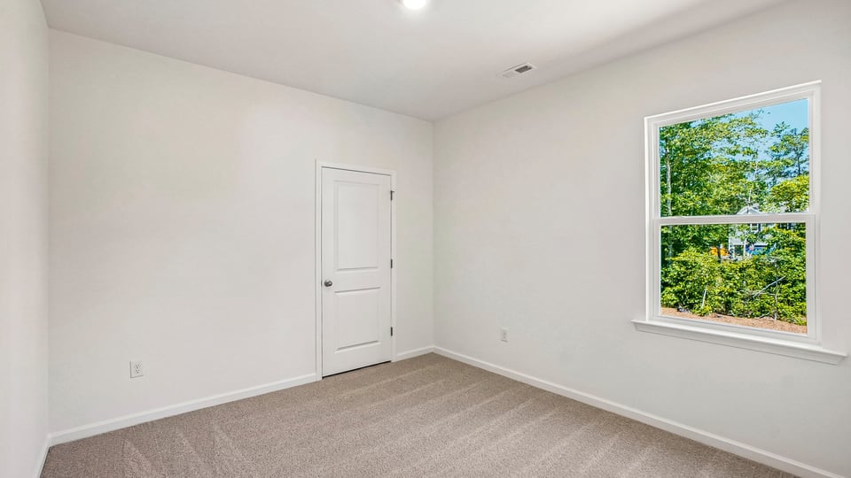 additional bedroom with window, carpeting, closet
