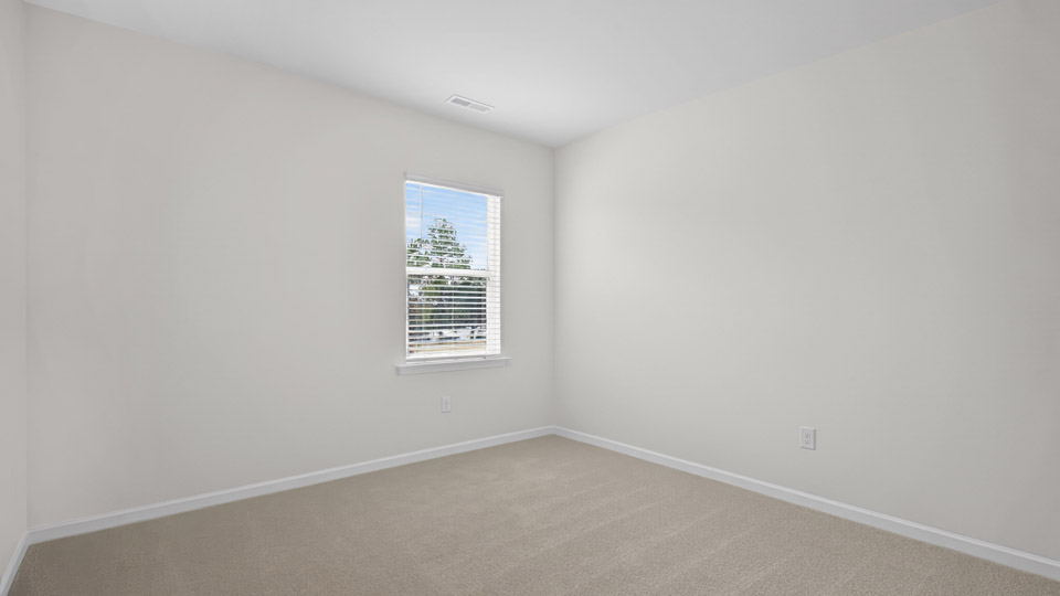 secondary bedroom with window and closet, carpeting