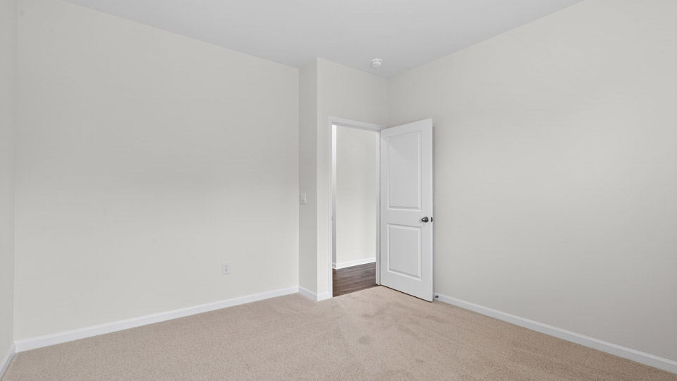 secondary bedroom with window and closet, carpeting