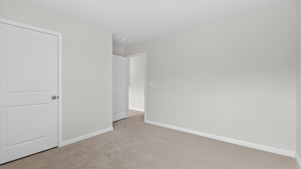 additional bedroom with window, carpeting, closet