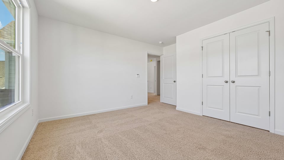 bedroom with carpet flooring
