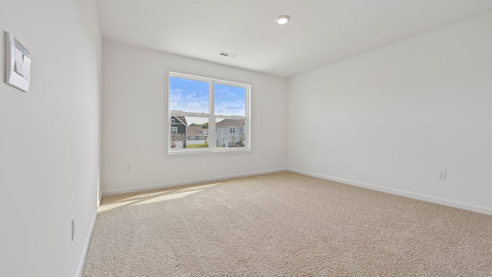 bedroom with carpet flooring