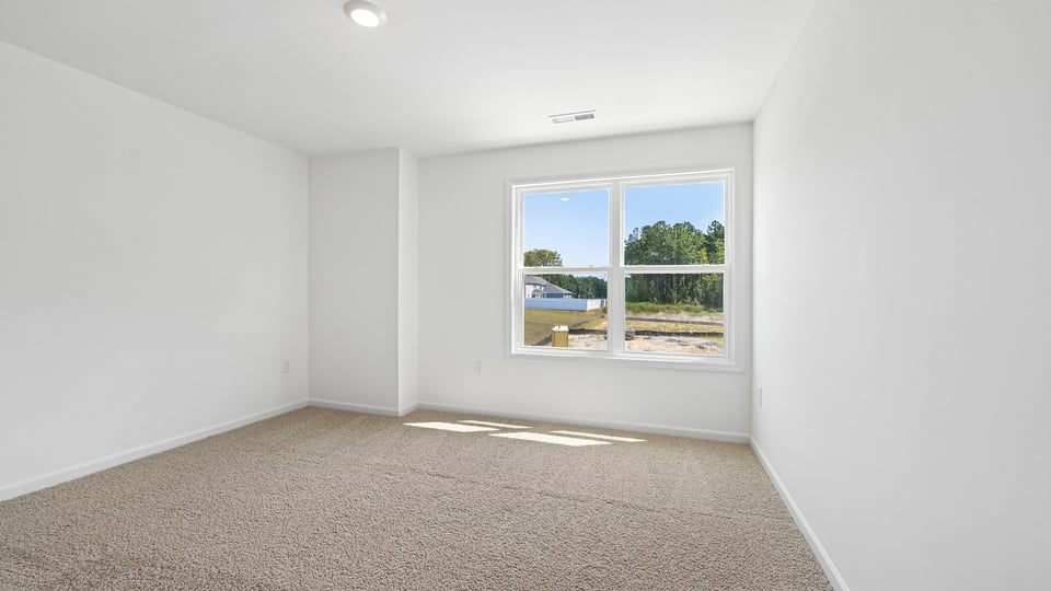 bedroom with carpet flooring
