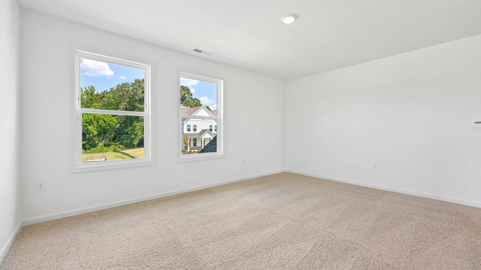 bedroom with carpet flooring