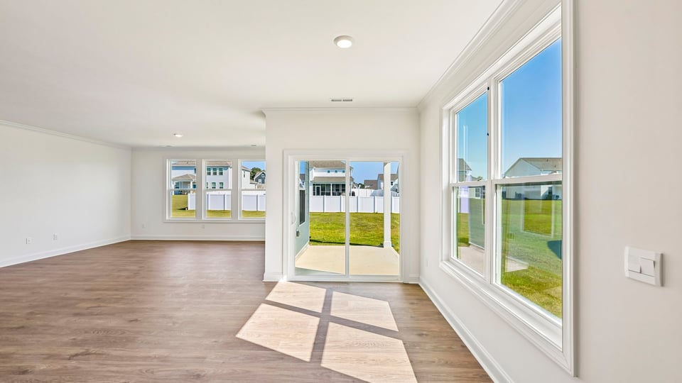 breakfast area with sliding glass doors to patio