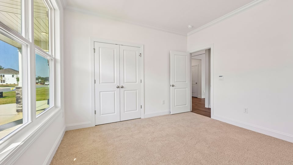 bedroom with carpet flooring