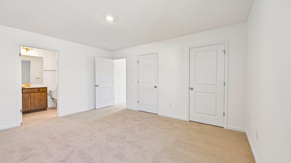 bedroom with carpet flooring