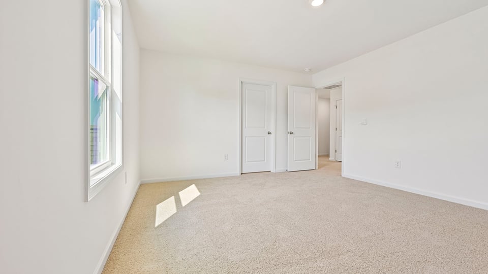 bedroom with carpet flooring