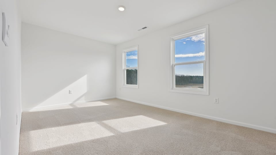 additional bedroom with window, carpeting, closet