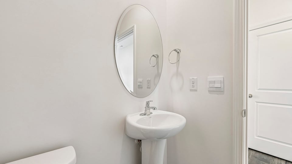 powder room with pedestal sink