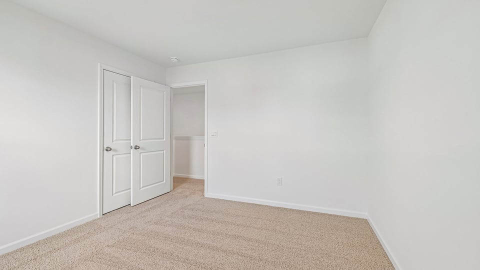 bedroom with carpet flooring