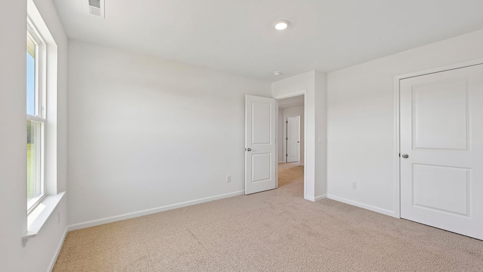 bedroom with carpet flooring