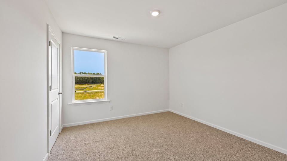 bedroom with carpet flooring