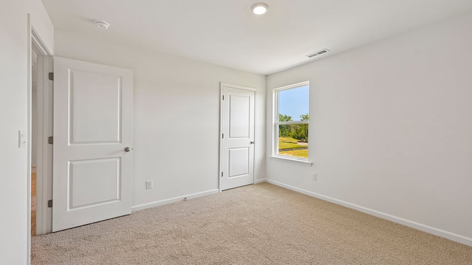 bedroom with carpet flooring