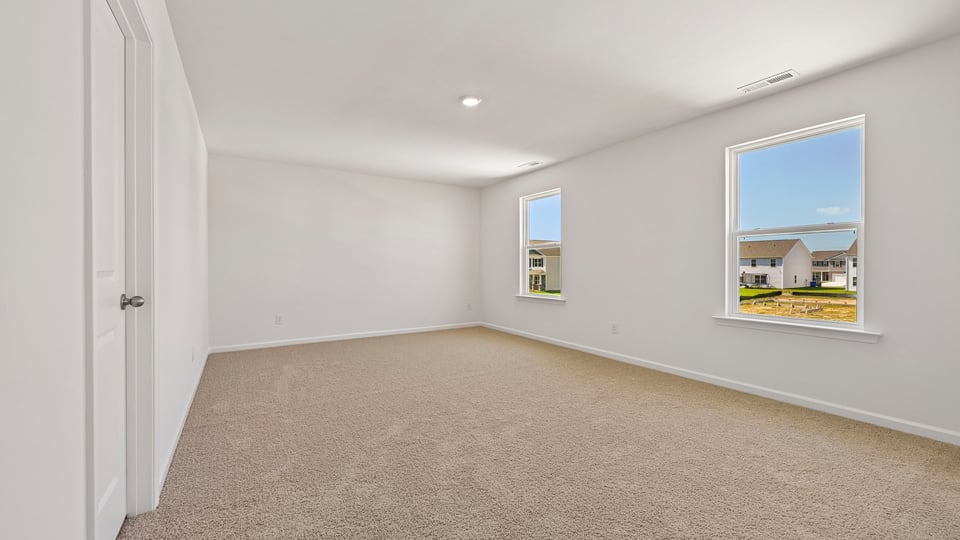 bedroom with carpet flooring