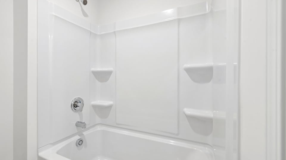 2ND FLOOR HALL BATH