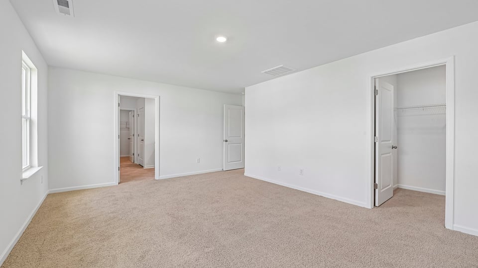 primary bedroom with carpet flooring