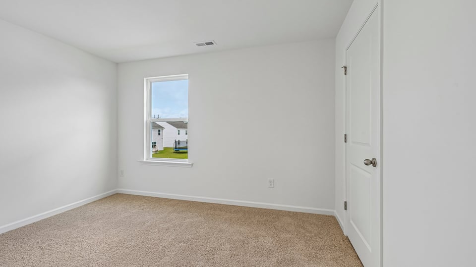 bedroom with carpet flooring