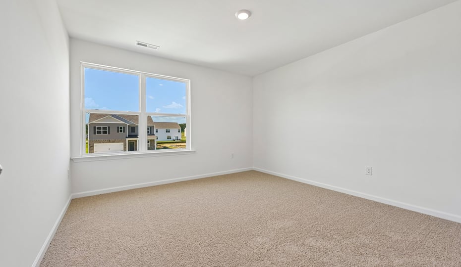 bedroom with carpet flooring