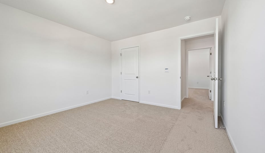 bedroom with carpet flooring
