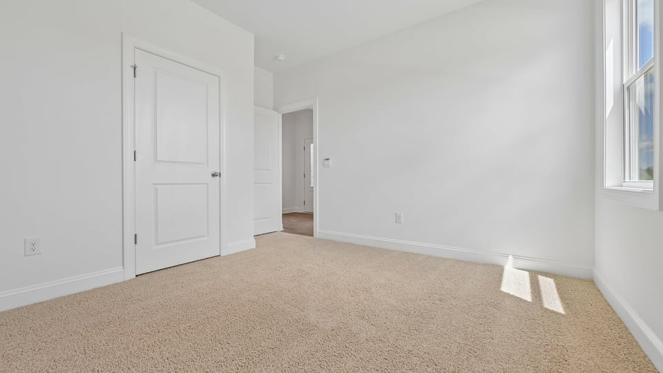 additional bedroom with window, carpeting, closet