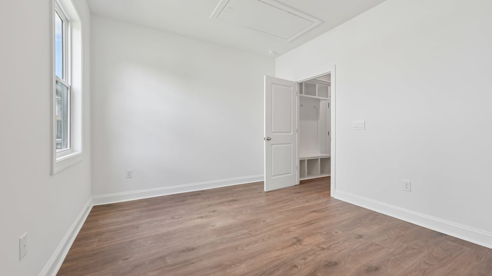 additional bedroom with window, carpeting, closet