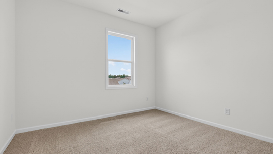 bedroom with carpet flooring