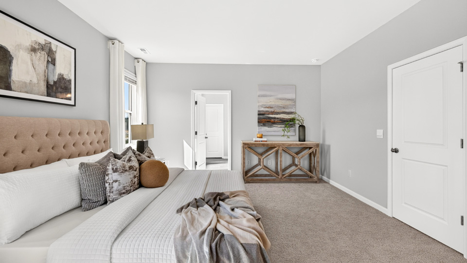 primary bedroom with carpet flooring