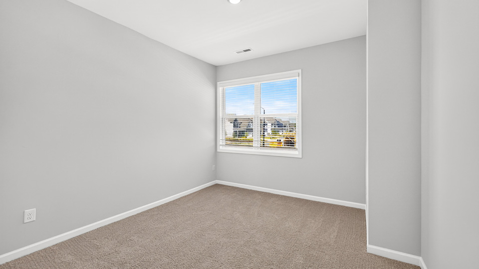 bedroom with carpet flooring