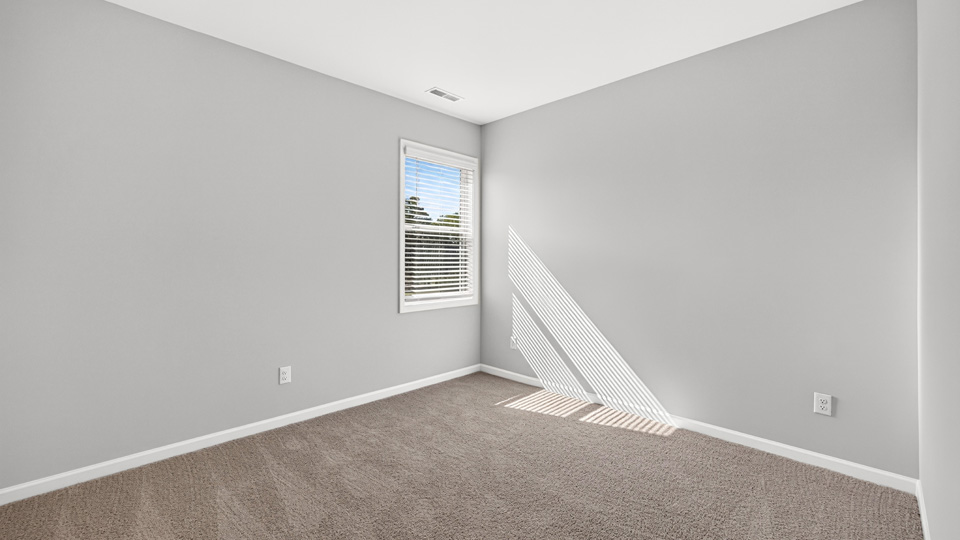 bedroom with carpet flooring