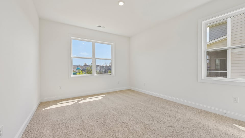bedroom with carpet flooring