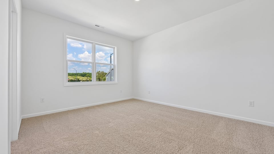 bedroom with carpet flooring