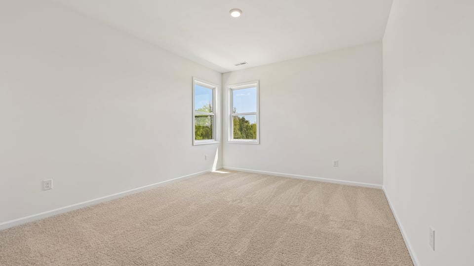 bedroom with carpet flooring