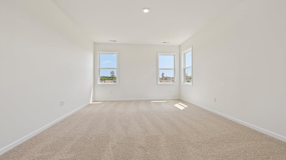 bedroom with carpet flooring