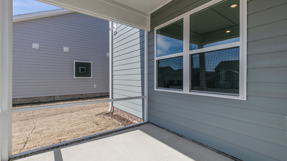 * Photos are not of actual home or interior features and are representative of floor plan only. *